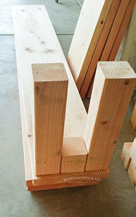 Simple Garden Furniture Ideas, Diy Benches, Garden Diy Furniture, Diy Bank, Benches Outdoor, Diy Wood Bench, Wooden Outdoor Furniture, Simple Benches, Diy Bench Outdoor