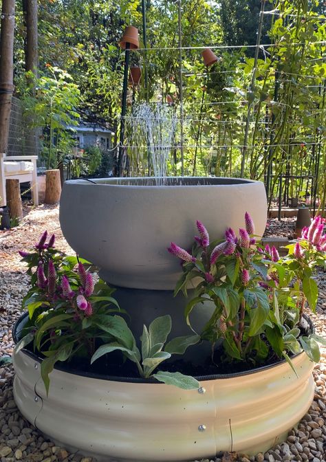 Grey Pots For Plants, Diy Fountain Planter, Water Fountain Backyard, Garden Fountain Ideas, Diy Solar Water Fountain, Garden Planter Ideas, Solar Water Fountain, Diy Water Fountain, Outdoor Water Features