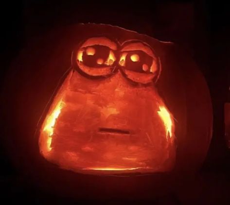 Goofy Ahh Pumpkin, Cursed Pumpkin Carving, Funny Fall Pictures, Uwu Pumpkin, Dumbahh Pumpkin, Domo Pumpkin, Kpop Pumpkin Carving, Meme Pumpkin, Pumpkin Pfp