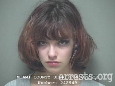 Mug Shot for Shelby Kinhalt booked into the Montgomery county jail. Arrested on 05/21/20 . Mug Shots Aesthetic, Mug Shot, Human Poses Reference, كريستيانو رونالدو, Mug Shots, Eye Color, Pretty Woman, Womens Hairstyles, Makeup Looks