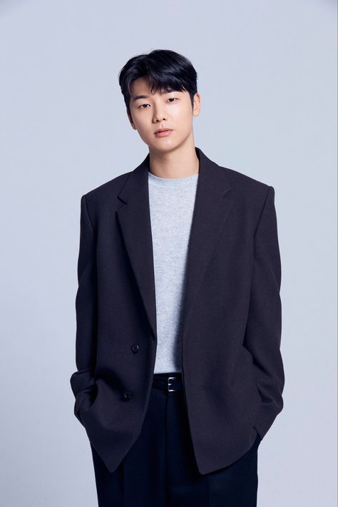 Kang Min Hyuk Photoshoot, Kang Min Hyuk Celebrity, Mr Kang, Kang Min Hyuk, Best Pose For Photoshoot, Cnblue, Photography Poses Women, Korean Men, Profile Photo