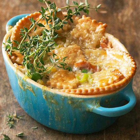 Salmon And Peas, Seafood Pot Pie, Seafood Pot, Canned Salmon, Easy Seafood, Easy Seafood Recipes, Pot Pies Recipes, Tuna Recipes, Fish Dishes