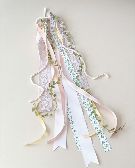 Diy Bible Tassels How To, Diy Bible Tassels, Diy Ribbon Tassel Keychain, Bible Tassel Bookmark Diy, Bible Tassel, Blessing Beads, College Colors, Diy Tassel, Ladies Night