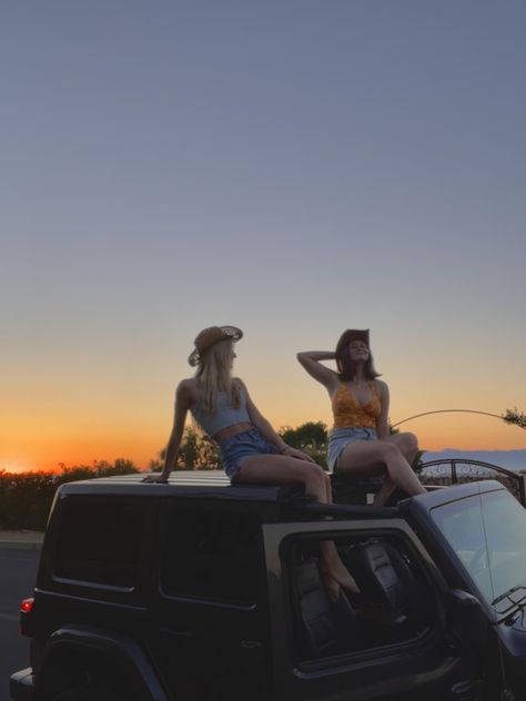 Grad Trip Aesthetic, Best Friend Road Trip Aesthetic, Pch Road Trip Aesthetic, Road Trip With Boyfriend Aesthetic, Bestie Road Trip Aesthetic, Summer Road Trip Aesthetic Friends, Usa Road Trip Aesthetic, Bestie Road Trip, Road Trip With Bestie