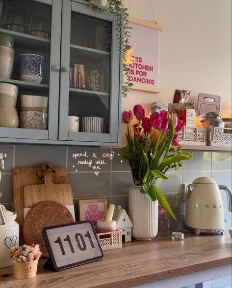 Breakfast Kitchen, Flowers Kitchen, Cute Apartment, Morning Vibes, Dream Apartment Decor, Kitchen Aesthetic, Future Apartment Decor, Dark Look, Hygge Decor