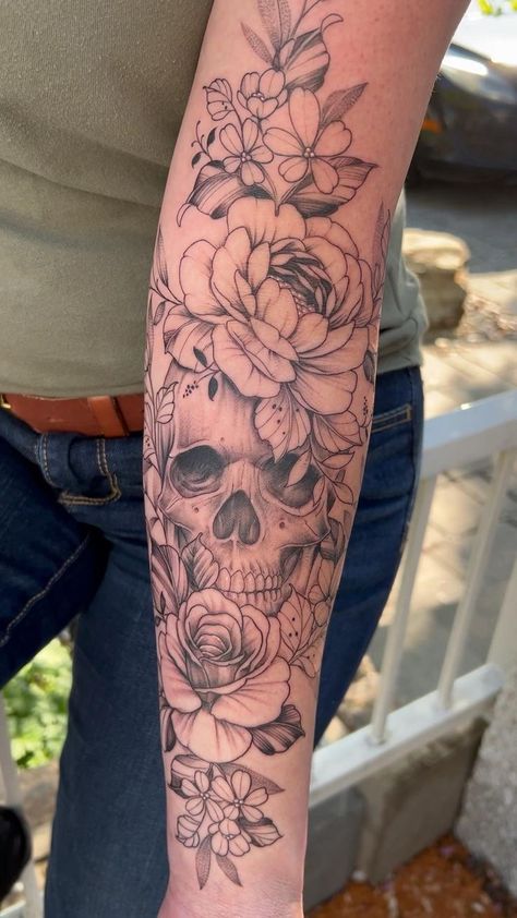 Sleeve Tattoos For Women Meaningful, Spooky Floral Tattoo, Halloween Sleeve Tattoo, Pretty Skull Tattoos, Floral Skull Tattoos, Girly Skull Tattoos, Halloween Sleeve, Minimalist Symbols, Halloween Tattoos Sleeve