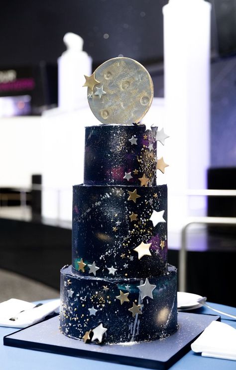 Celestial Wedding Cake, Under The Stars Quinceanera Theme, Moon Wedding Theme, Hollywood Theme Party Decorations, Cake Ideas Wedding, Star Themed Wedding, Celestial Wedding Theme, Galaxy Wedding, Galaxy Cake