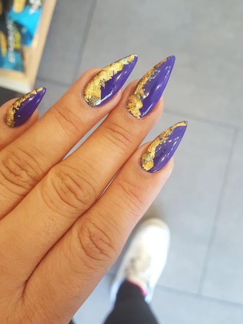 Matte Purple And Gold Nails, Acrylic Nails With Gold Foil, Purple And Gold Nails Acrylic, Purple And Gold Nails Designs, Nails With Foil Flakes, Gold Foil Nail Designs, Acrylic Nails With Gold, Purple And Gold Nails, Xmen Oc