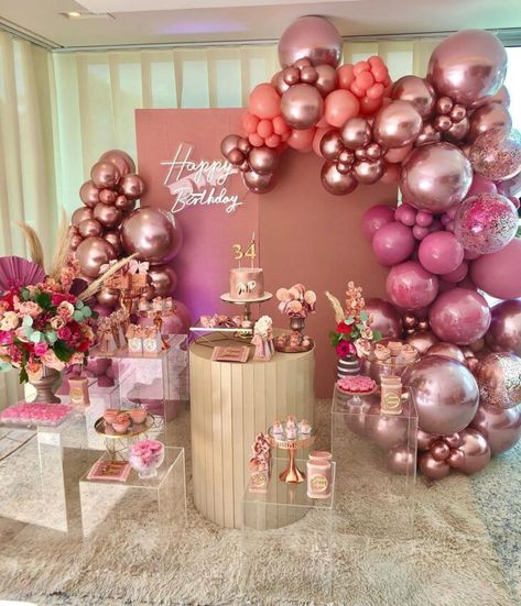 Decoração de festa: Inspire-se e crie um evento memorável Festa Rose Gold, 18th Birthday Decorations, 54th Birthday, Birthday Ideas For Her, Party Table Settings, Birthday Balloon Decorations, Pink Themes, 15th Birthday, Balloon Art