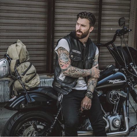 Levi Stocke Biker Style Men, Levi Stocke, Мотоциклы Harley Davidson, Hot Biker Guys, Biker Photography, Biker Photoshoot, Biker Aesthetic, Motorcycle Men, Bike Photoshoot