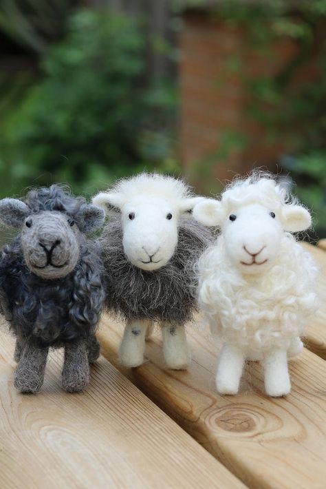 Needle Felting Patterns, Felting Patterns, Tovad Ull, Felted Sheep, Diy Mother's Day Crafts, Sheep Crafts, Needle Felting Diy, Needle Felted Christmas, Needle Felting Tutorials