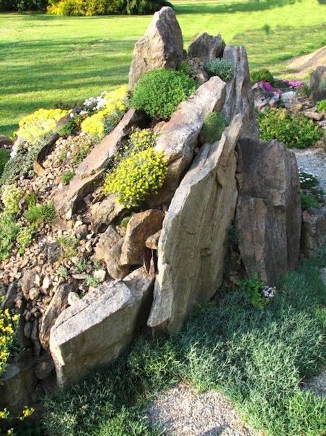 Minimalist Landscaping, Cerca Natural, Garden Landscaping Design Ideas, Garden Landscaping Design, Hill Landscaping, Rockery Garden, Landscaping Design Ideas, Landscaping With Boulders, Rock Garden Design