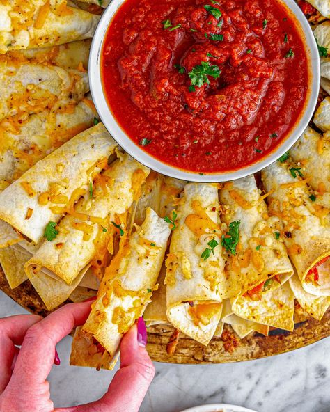 Blooming Quesadilla Ring - Life She Has Blooming Pizza Ring, Blooming Taco Ring, Bloomin Chicken Quesadilla, Tex Mex Recipes Appetizers, Croissant Taco Ring, Appetizer Mexican Appetizers, Chicken Taco Ring, Blooming Burrito Ring, Tortilla Pull Apart