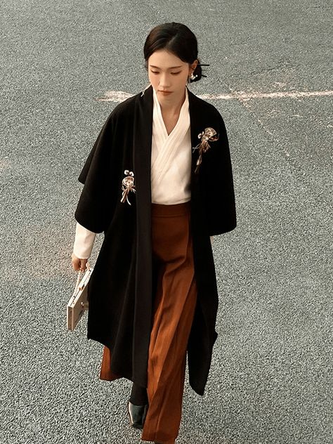 Casual Hanfu, Female Hanfu, Chinese New Year Outfit, Chinese Attire, Modern Qipao, Modern Hanfu, Chinese Fashion Street, Chinese Style Dress, Historic Fashion