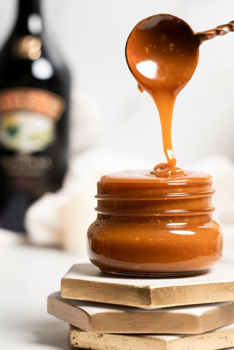 Irish Cream Caramel Sauce - The Petite Whisk Baileys Caramel, Making Caramel, Whiskey Sauce, Baileys Recipes, Cream Caramel, How To Make Caramel, Irish Cream Liqueur, Cream Liqueur, Salted Caramel Sauce