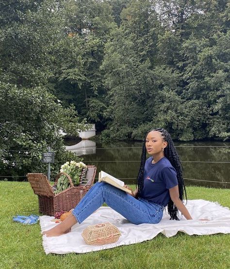 Picnic Date Outfits, Black Femininity Aesthetic, Picnic Photo Shoot, Picnic Pictures, Femininity Aesthetic, Picnic Photography, Picnic Outfit, Picnic Inspiration, Photo Recreation