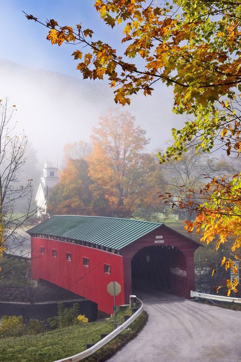 Beautiful Places In America, Beautiful Vacation Spots, Old Bridges, Places In America, Beautiful Vacations, Covered Bridge, Usa Travel Destinations, Old Barns, Covered Bridges