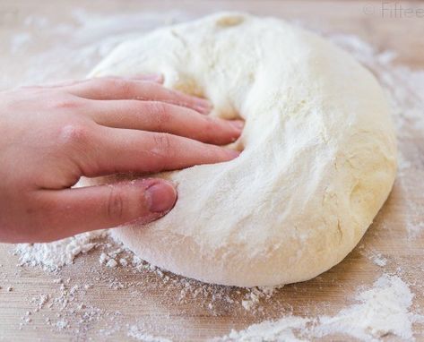 Semolina Pizza Dough, Semolina Recipes, Pizza Crust Dough, Semolina Flour, Pizza Roll, Best Pizza Dough, Pizza Base, Easy Pizza Dough, Pizza Calzone