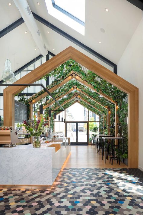 Restaurant With Plants, Modern Tree House, Visuell Identitet, Coffee Shop Interior Design, Cafe Shop Design, Coffee Shops Interior, 카페 인테리어 디자인, Shop Aesthetic, Coffee Roaster