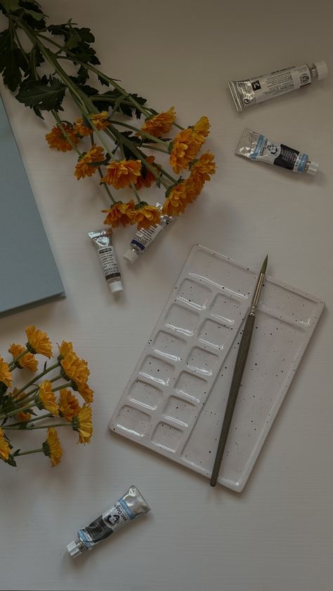 And Watercolor Pallet Aesthetic, Ceramic Pallet, Ceramic Paint Pallet, Ap Ceramics, Watercolor Pallet, Paint Pallet, Watercolor Aesthetic, Cement Diy, Pallet Painting