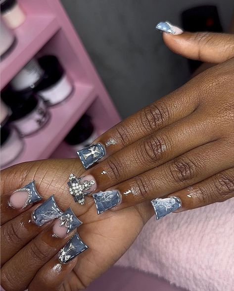 -Shorties #nailsart #nailinspiration #shorties #nailinstagram #nailideas #nails Denim Nails Ideas Short, Denim Nails Acrylic, Dark Blue Nails With Silver, Denim Nails Ideas, Jean Nails, Raw Nails, Denim Nails, Duck Nail, Kaws Painting