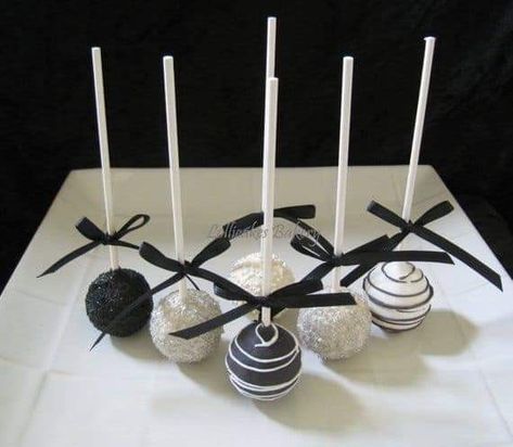 Cake Pops Wedding, Graduation Cake Pops, Black White Cakes, Wedding Cakes Ideas, White Cake Pops, Black And White Wedding Cake, Wedding Cake Pops, Chocolate Wedding Cake, Magic Cake