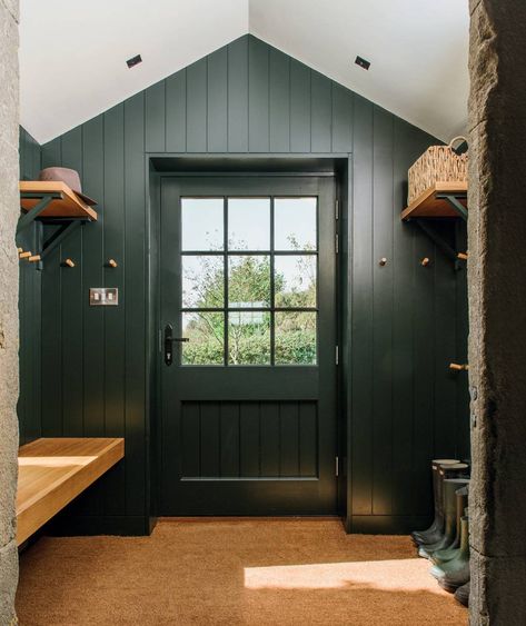 Muddy Shoes, Utility Room Designs, Tongue And Groove Walls, Porch Interior, Georgian Style Homes, Oval Room Blue, Tongue And Groove Panelling, Dark Green Walls, Mudroom Design