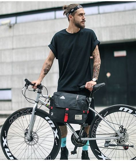 Urban Bike Style, Bike Messenger Bags, Mens Messenger Bag, Urban Bicycle, Single Speed Bike, Bike Messenger, Cycling Photography, Urban Cycling, Cycling Bag