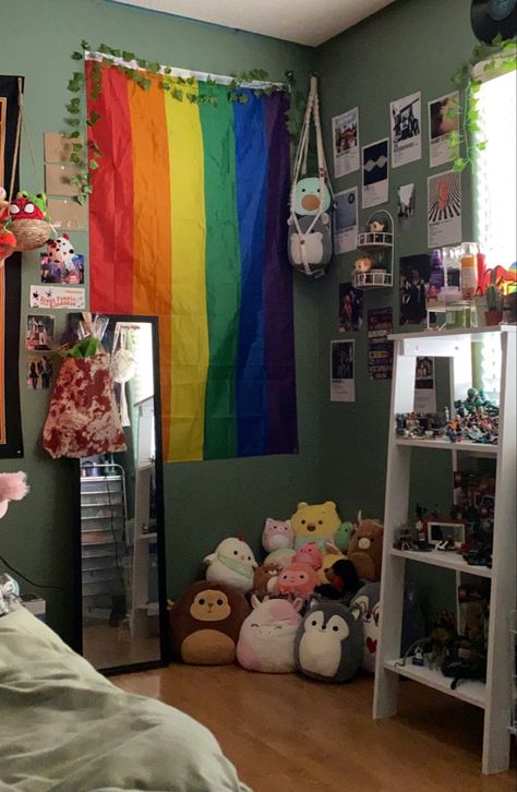 Bedroom With Pride Flag, Pride Flag On Wall, Pride Flag In Room, Slay Bedroom, Flag On Wall, Twilight Fanart, Gay Room, Retro Room Ideas, Chill Room