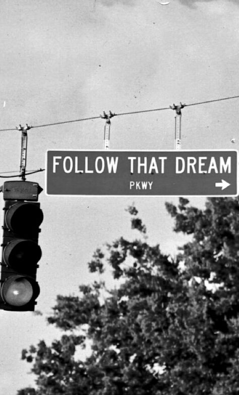 Follow That Dream Pkwy ~ 7 mile stretch of Florida hwy 40, running from Inglis through Yankeetown to the Gulf of Mexico (named for the eponymous Elvis Presley movie filmed in the area in 1961 ☛ http://iml.jou.ufl.edu/Homepages/f2000/Clark/page1.htm ☛ http://beachbummz.blogspot.ca/2010/12/elvis-and-follow-that-dream-parkway.html • photo: mryoungmillionaire on Flickr Zooey Deschanel, Bohol, Istoria Artei, Black And White Photo Wall, Foto Tips, Tapeta Pro Iphone, Hrithik Roshan, Black And White Aesthetic, White Aesthetic