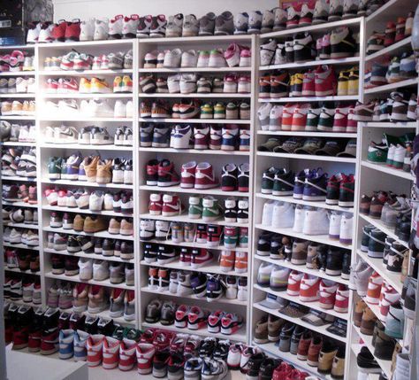 nike dream closet full of shoes Sneakerhead Room, Sneaker Closet, Sneaker Storage, Shoe Room, Dream Closets, Hype Shoes, Bags Shop, Shoe Organizer, Shoe Closet