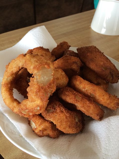 Onion Rings Aesthetic, Homemade Onion Rings Fried, Healthy Onion Rings, Thick Onion Rings, Shoestring Onion Rings, Food Therapy, Yummy Comfort Food, Food Journal, Onion Rings