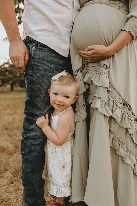 Maternity Family Photo Poses, Family Of 3 Expecting Photos, Fall Maternity Photos With Family, Family Of 3 And Pregnant Photo Ideas, Family Pictures Maternity, Maternity Photo Poses With Toddler, Outdoor Maternity Photos Fall Family, Maternity Photography With A Toddler, Maternity Picture With Toddler