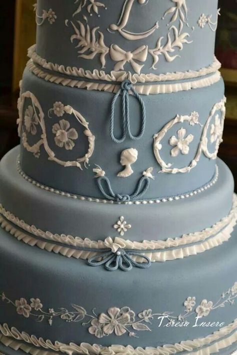 Wedgwood Cake, Wedding Cake Topper Ideas, Cake Topper Ideas, Royal Icing Cakes, Perfect Wedding Cake, Royal Cakes, Dream Wedding Cake, Elegant Cakes, Just Cakes