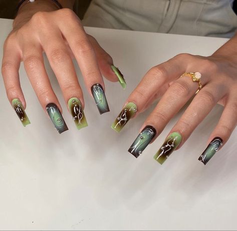 Aesthetic Earth, Metallic Painting, Earthy Girl, Earth Girl, Airbrush Nails, Grunge Nails, White Acrylic Nails, Classy Acrylic Nails, Pretty Gel Nails