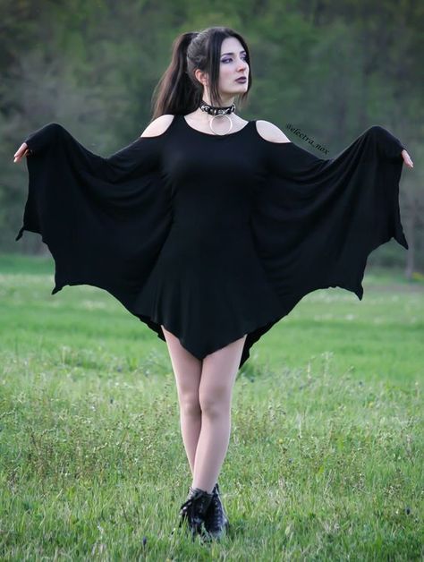 Cute Gothic Outfits, Bat Dress, Goth Styles, Dress Reference, Outfits Black Women, Gothic Mode, Character Clothes, Bathroom Stuff, Dark White