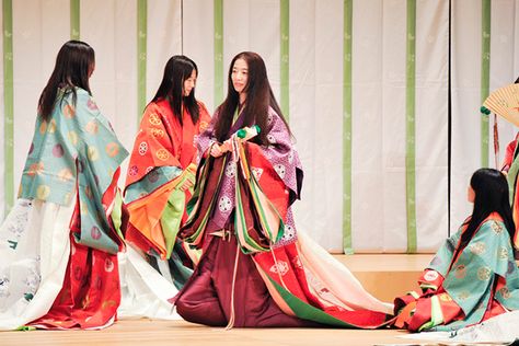 Types Of Kimono, Japanese Etiquette, Traditional Asian Clothing, Japanese Traditional Clothing, Heian Era, Japanese Clothing, Clothing Sketches, Japan Outfit, Summer Kimono