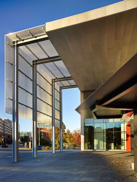 The signature feature of the new addition is an entry canopy that soars 34 feet above the pavement, joining the new addition to the existing building, designed by Antoine Predock. The canopy, which creates an outdoor gathering spot, was made with aluminum grating and stainless-steel panels fashioned from portions of the existing building that were demolished to make way for the new gallery space. Photo 2 of 8 in New Olson Kundig-Designed Wing Opens at Tacoma Art Museum Olson Kundig, Metal Building Designs, Canopy Architecture, Backyard Canopy, Warehouse Design, Outdoor Gathering, Porte Cochere, Garden Canopy, Steel Canopy