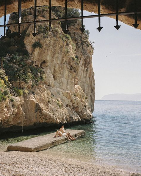 An Art-Inspired Italian Wedding in Sicily Italian Wedding Sicily, Italian Coast Wedding, Sicily Elopement, Coastal Italian, Wedding In Sicily, Sicily Wedding, Other World, Sunset Colors, Coast Wedding