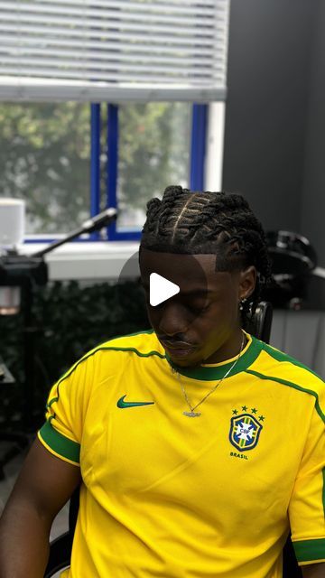 Duke | Professional Stylist on Instagram: "Have you tried this style combo yet? 
Save this for your next retwist 

#locstyles #locs #menslocstyles #uklocs #ukbarber" Different Loc Styles Men, Barrel Roll Locs Men, Loc Styles For Men Short, Barrel Twist Locs Men, Retwist Locs Style Men, Medium Loc Styles For Men, Starter Locs Men, Male Loc Styles, Men’s Loc Styles