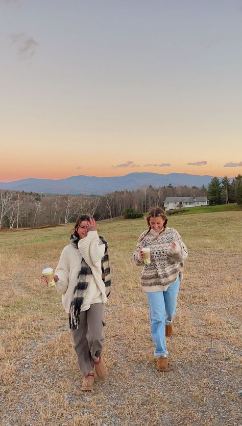 Aesthetic Fall Outfits Cozy, Cabin Fall Aesthetic, Fall Girls Trip Aesthetic, Midwest Winter Aesthetic, Fall 2023 Aesthetic, Campfire Outfit Fall, Utah Fall Outfits, Fall Aesthetic Friends, Fall Vision Board Aesthetic