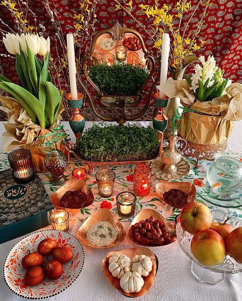 Nowruz Norooz Card, Haftsin Ideas, Treat Boxes Diy, Nowruz Table, Ancient Persian Art, Haft Seen, Candy Corn Decorations, Altar Ideas, Halloween Paper Crafts