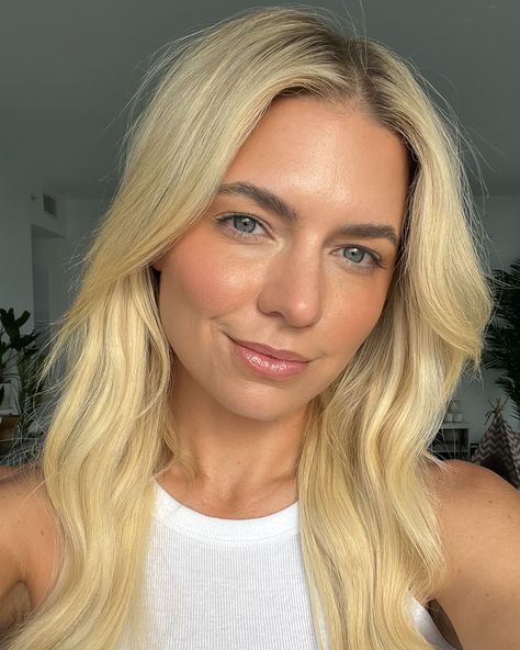 Lightweight Makeup Look, Soft And Glowy Makeup, Flawless Natural Makeup Look, Natural Sun Kissed Makeup, Bright Natural Makeup, No Eye Makeup Look Natural, Rosy Glow Makeup, Natural Summer Glow Makeup, Natural Sunkissed Makeup Look