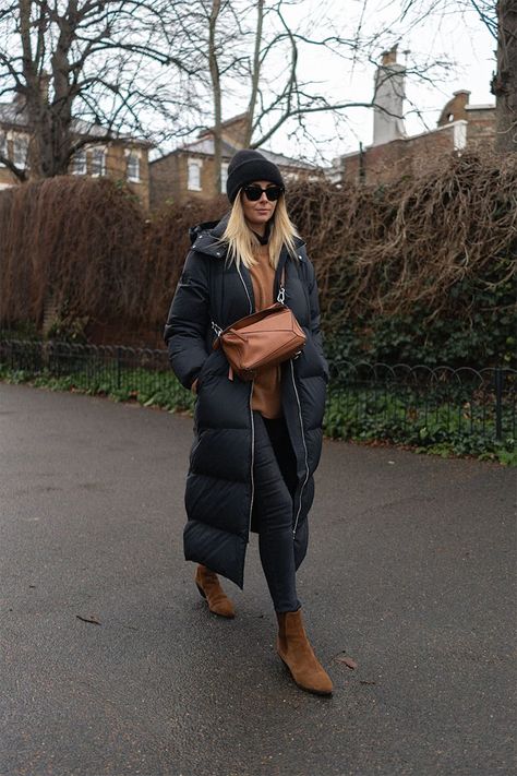 Tan Coat Outfit Winter, Long Puffer Jacket Outfit, Black Puffer Jacket Outfit, Puffer Coat Outfit, Black Jacket Outfit, Parka Outfit, Puffer Outfit, Emma Hill, Winter Jacket Outfits