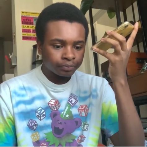 Jay Versace funny reaction pic phone wtf Jay Versace, Response Memes, Black Memes, Current Mood Meme, Reaction Pic, Reaction Face, Funny Profile, Call My Mom, Reaction Pics