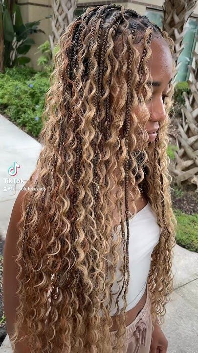 Different African Braid Styles, Goddess Braids Hairstyles Blonde, Brown Blonde Goddess Braids, Caramel Goddess Braids, Boho Braids Black And Blonde, Highlight Goddess Braids, Boho Vs Goddess Braids, Honey Boho Braids, Boho Knotless Braids Brown And Blonde