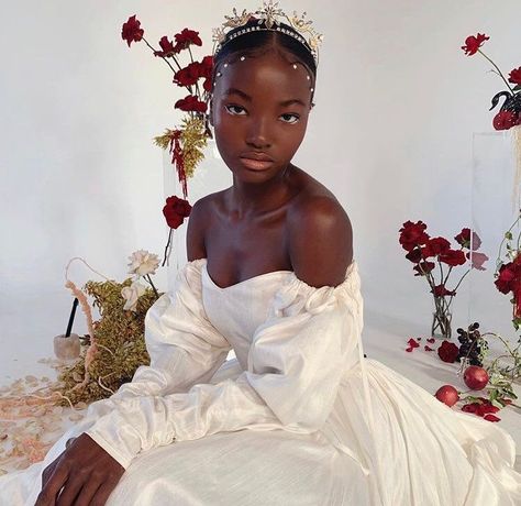 Platform for #Divested #BW on Twitter: "Black women in princesscore 💗💕 Thread 🪡… " Outfits For Black Women, Dorothy Dandridge, Ethereal Aesthetic, Black Princess, Photographie Portrait Inspiration, Princess Core, Princess Diaries, Black Femininity, Figure Poses