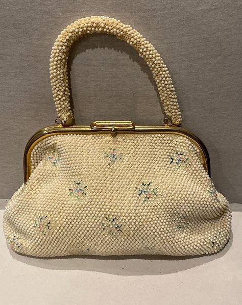 #Top_Handle_Bags #1940s_Handbags #Vintage_Bags_1950s #Aesthetic_Purses 50s Handbags, 1940s Handbags, Vintage Bags 1950s, Reversible Bag, Cute Nike Outfits, Vintage Handbag, Gold Bag, Top Handle Bags, Handbag Heaven