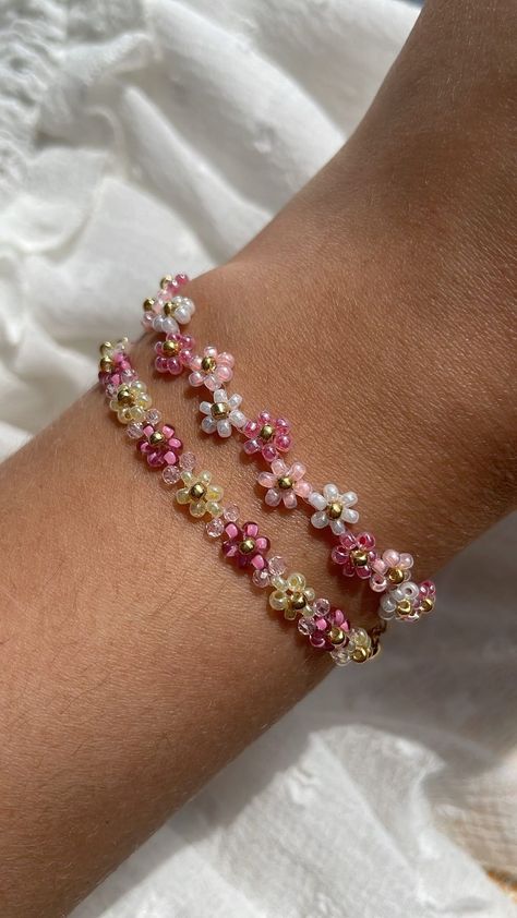 yourgoldenangel on Instagram: make a beautiful pink & yellow flower bracelet with me 🌼🤍🌸 (sorry for this sound but I really needed to use it 😅) • • • • #flowerbracelet… Pink And Yellow Beaded Bracelet, Clay Bead Flower Bracelet, Yellow Beaded Jewelry, Pink Flower Bracelet, Beaded Flower Earrings Tutorial, Flower Seed Bead Bracelets, Flower Bead Bracelet Tutorial, Beaded Bracelets Flower, Seed Bead Flower Bracelet