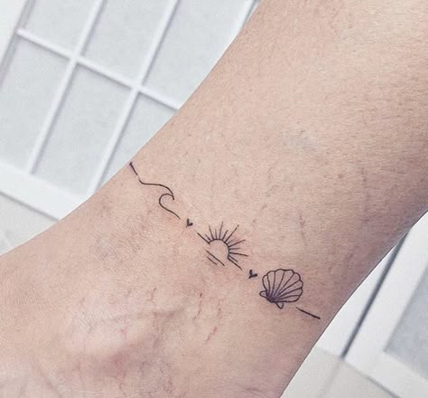 Wrap Around Ankle Tattoos Beach, Camino Tattoo, Braclet Tattoo, Tattoos Pulseras, Ankle Band Tattoo, Beach Inspired Tattoos, Hairline Tattoos, Minimal Tattoo Designs, Minimal Tattoo Ideas